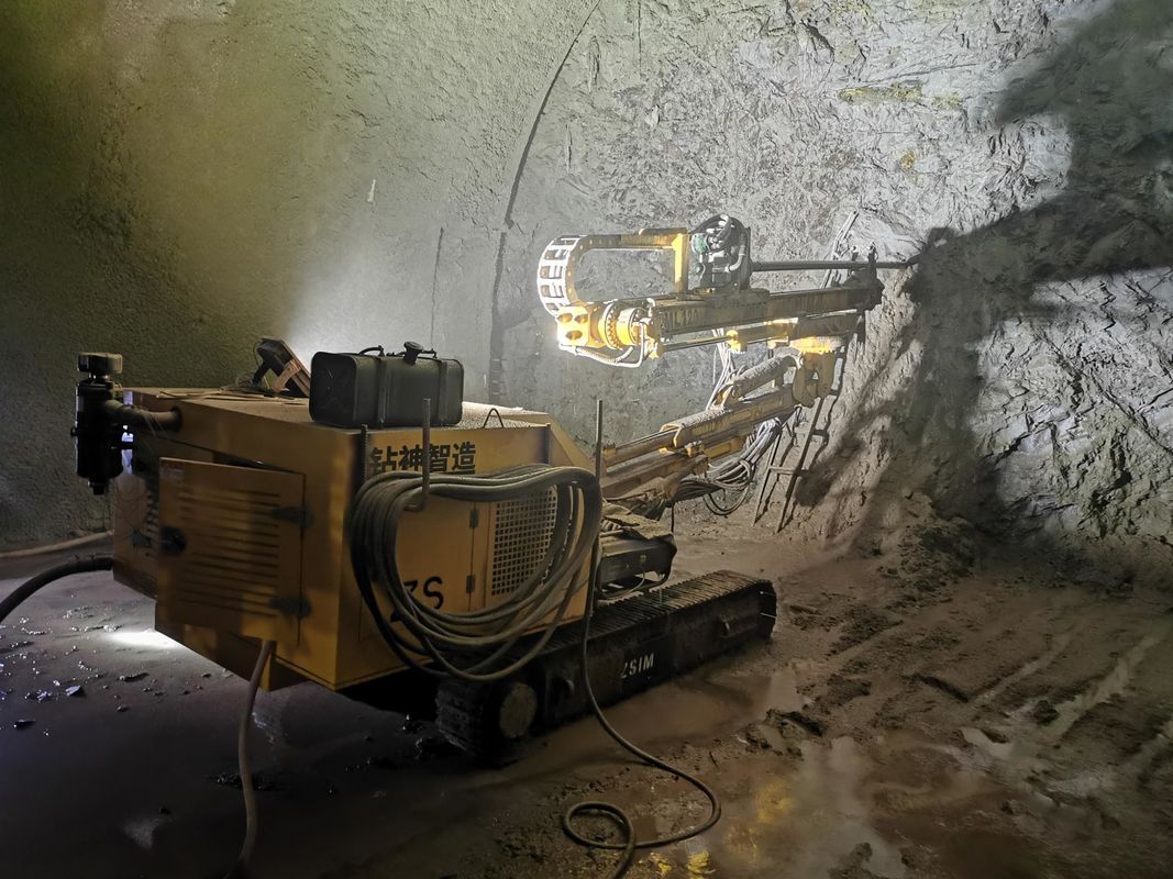 بناء الأنفاق الزاحف الصخرة الصخرة نوع حفر الصخرة 18kw قوة الأثر R32 / R38 / T38 / T45